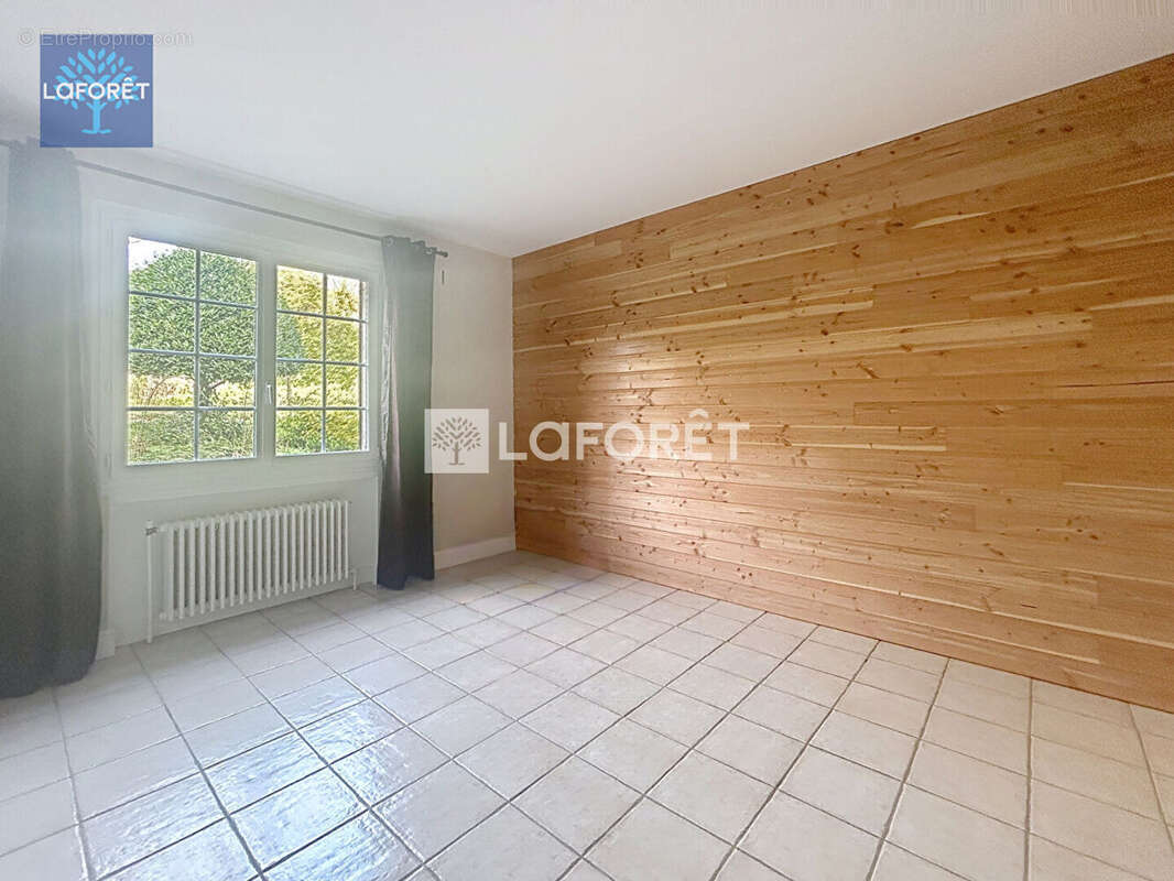 Maison à CONDE-SAINTE-LIBIAIRE