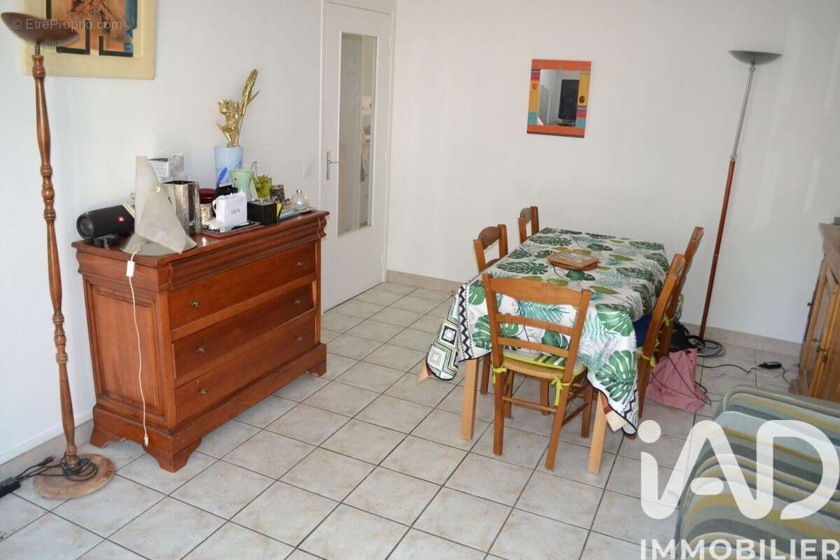 Photo 3 - Appartement à BURES-SUR-YVETTE