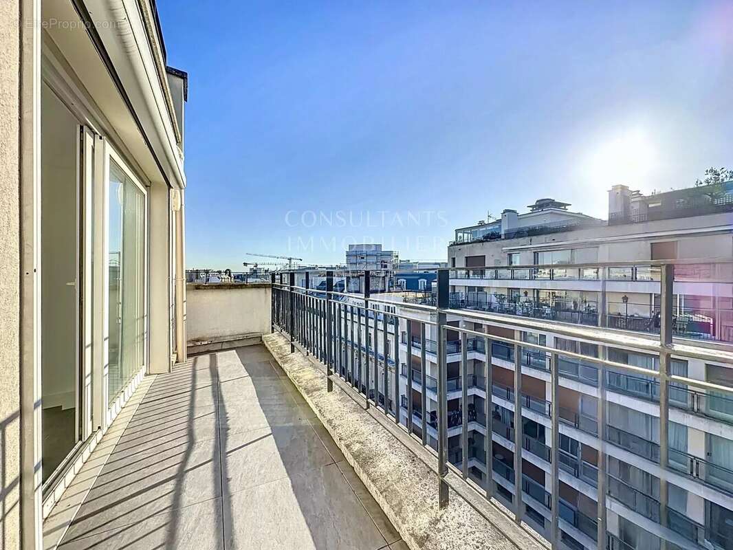 Appartement à PARIS-16E