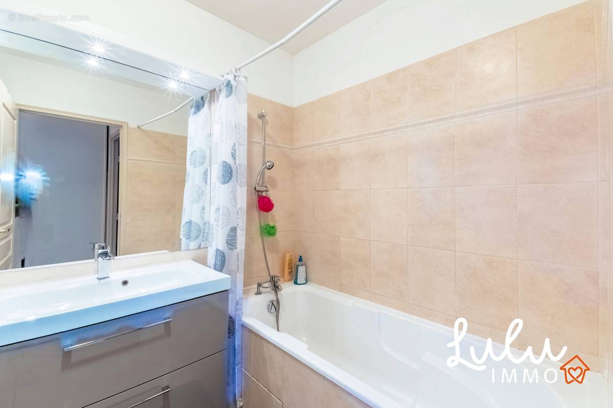 TASSIN-Maison de ville - T5 de 129 m² avec jardin - Hyper-centre - photo 15