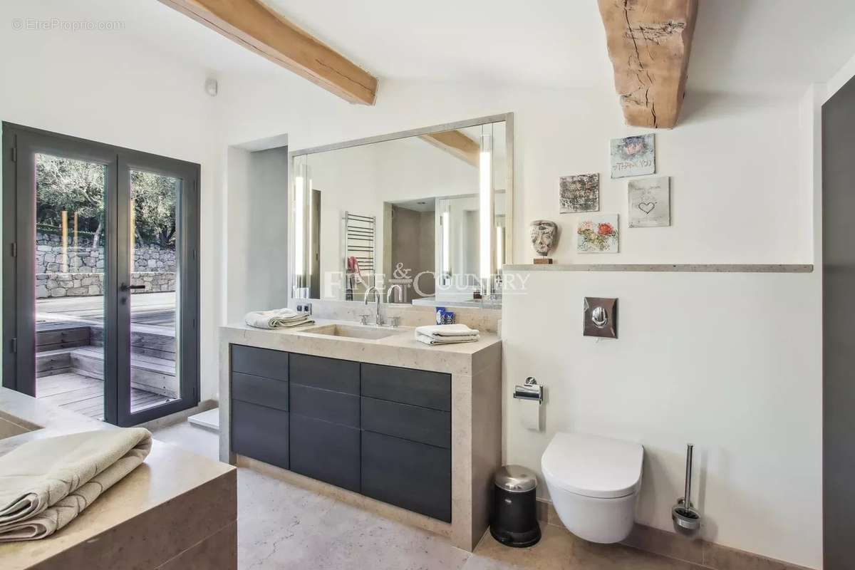 Maison à TOURRETTES