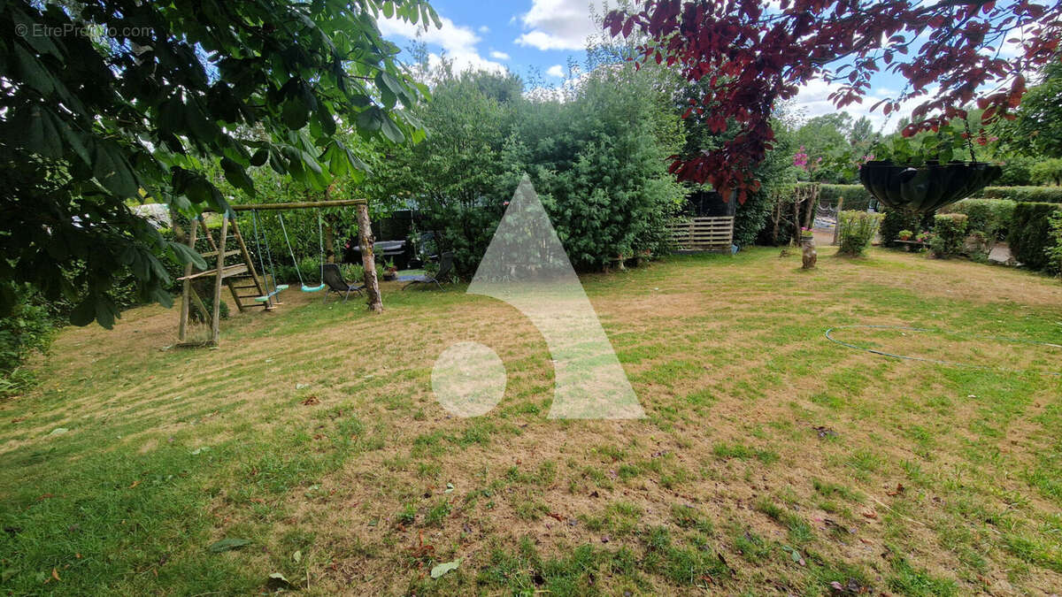 Maison à SAINT-HERBLON