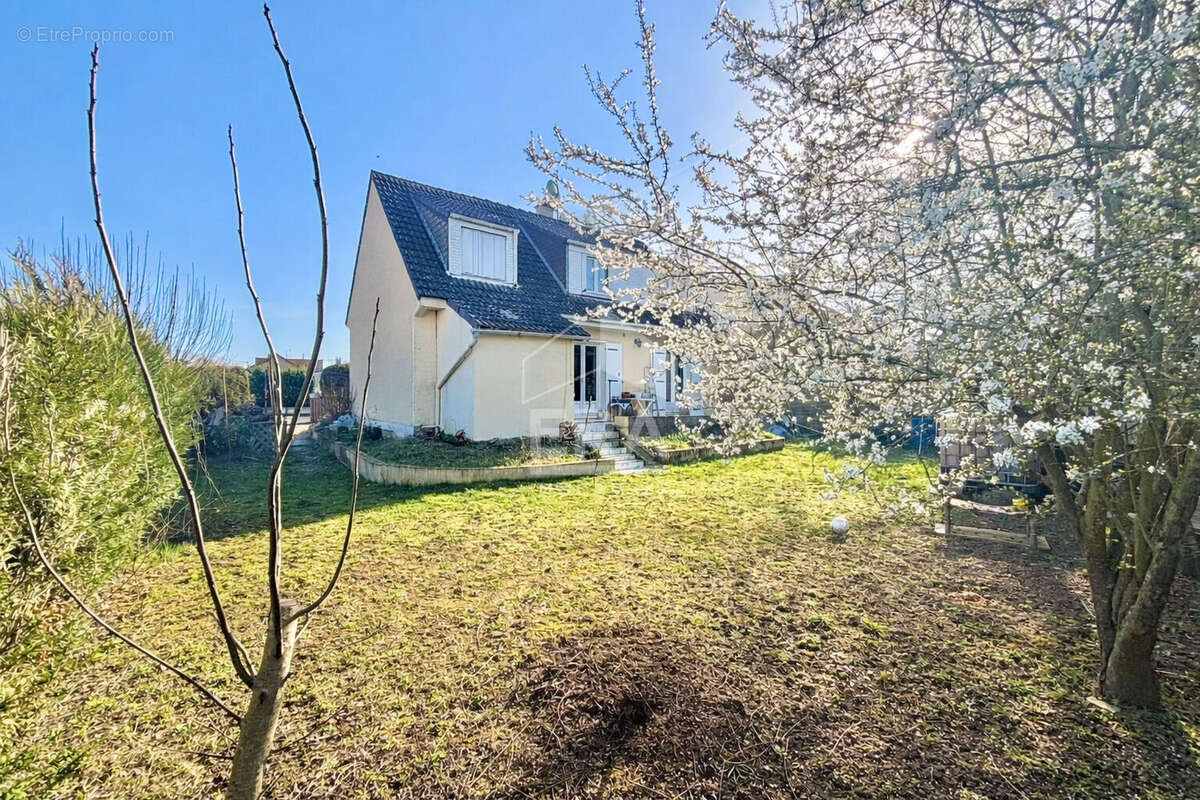 Maison à BOURAY-SUR-JUINE