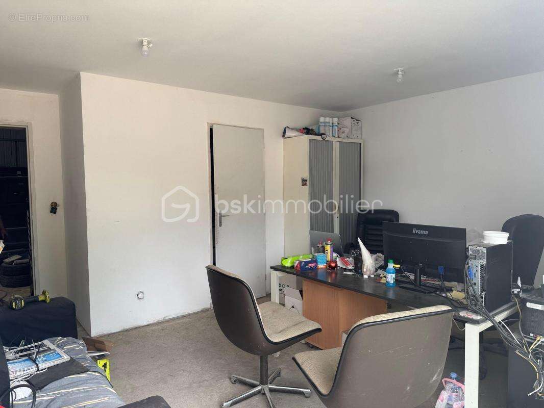 Ensemble immobilier composé de trois bâtiments commerciaux indépendants - photo 8