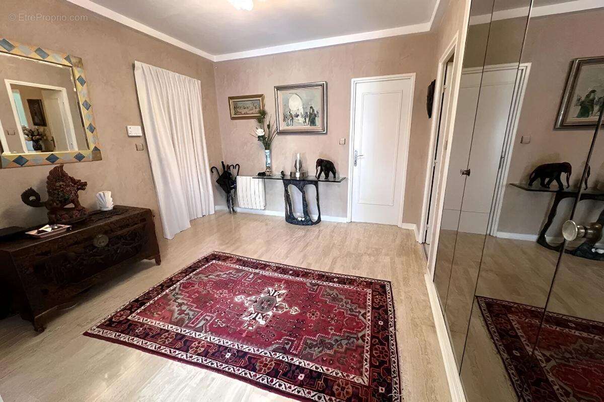 Appartement à CHARBONNIERES-LES-BAINS