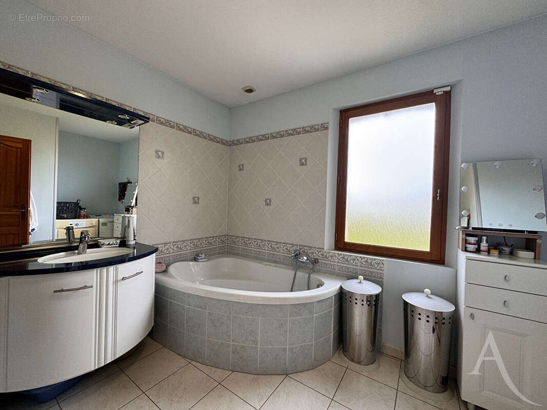 Maison à SAINS-EN-AMIENOIS