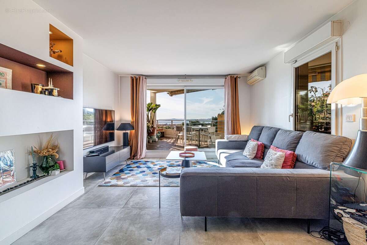 Appartement à SAINT-LAURENT-DU-VAR