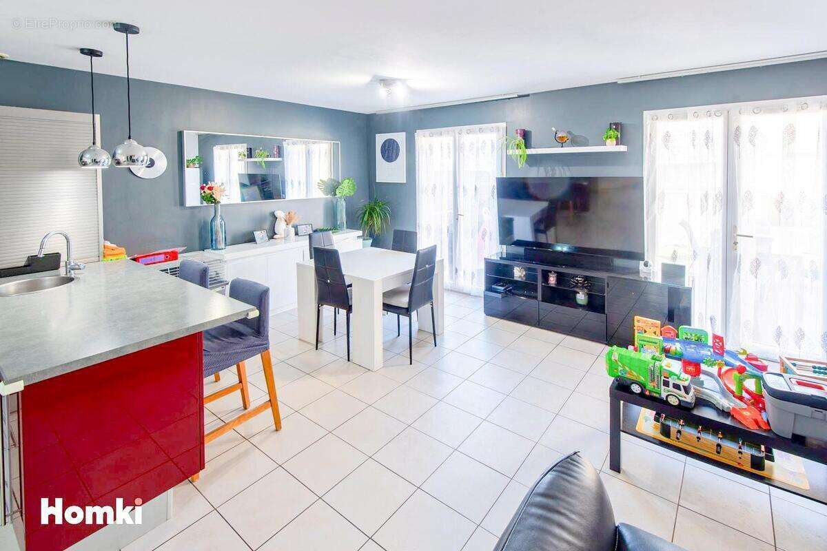 Maison à LA FARE-LES-OLIVIERS