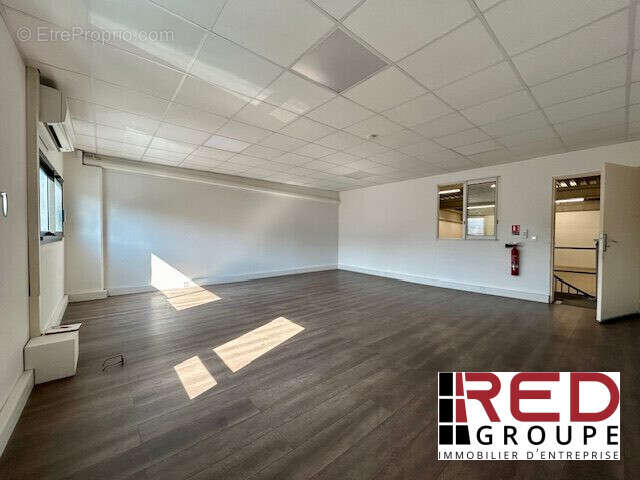 BUREAU  - Commerce à ARLES