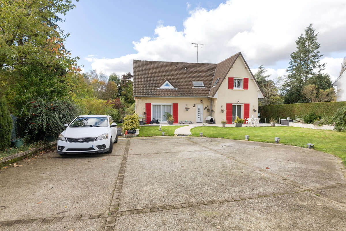 Maison à D&#039;HUISON-LONGUEVILLE