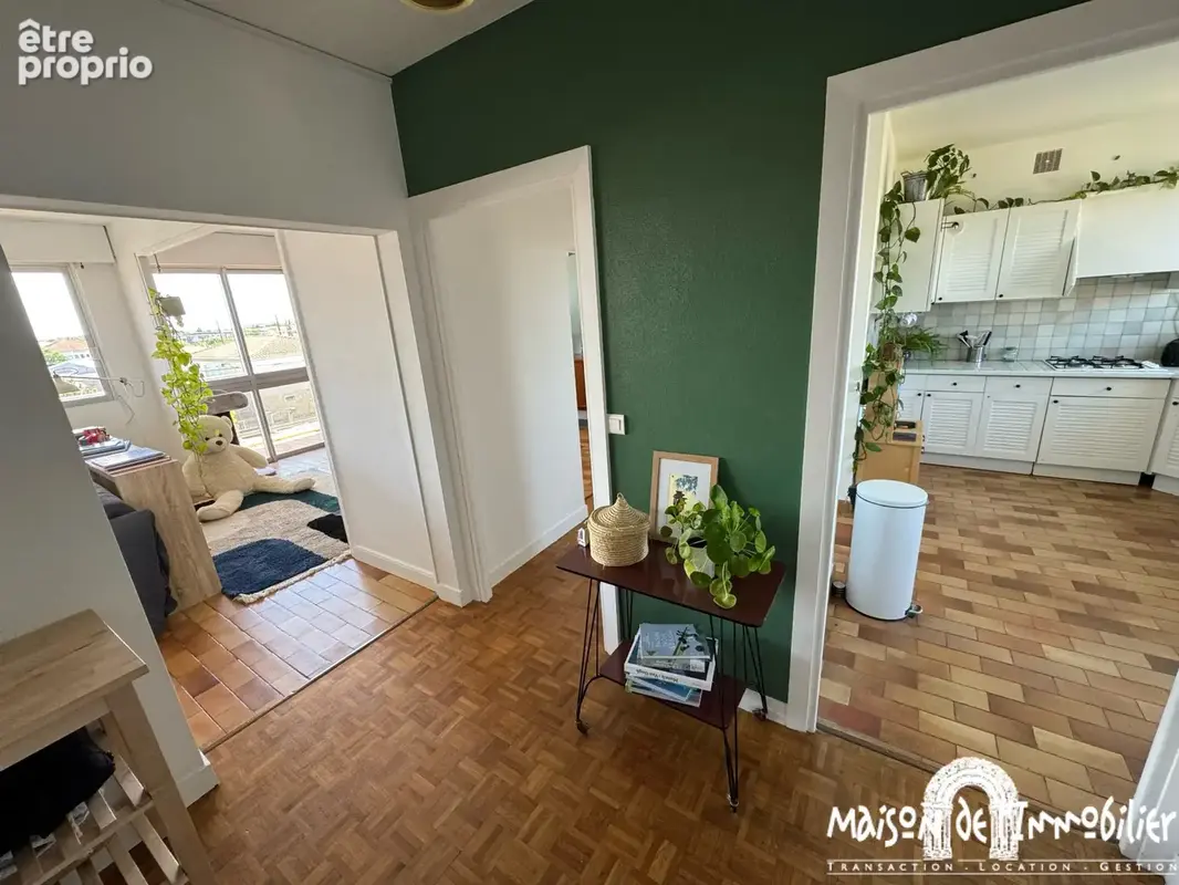 A vendre à COGNAC - Spacieux appartement - 4 pièces - 108m2 - Balcon, parkings et caves - photo 5