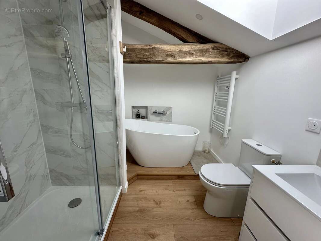 Maison de campagne rénovée avec piscine et grange séparée - photo 11