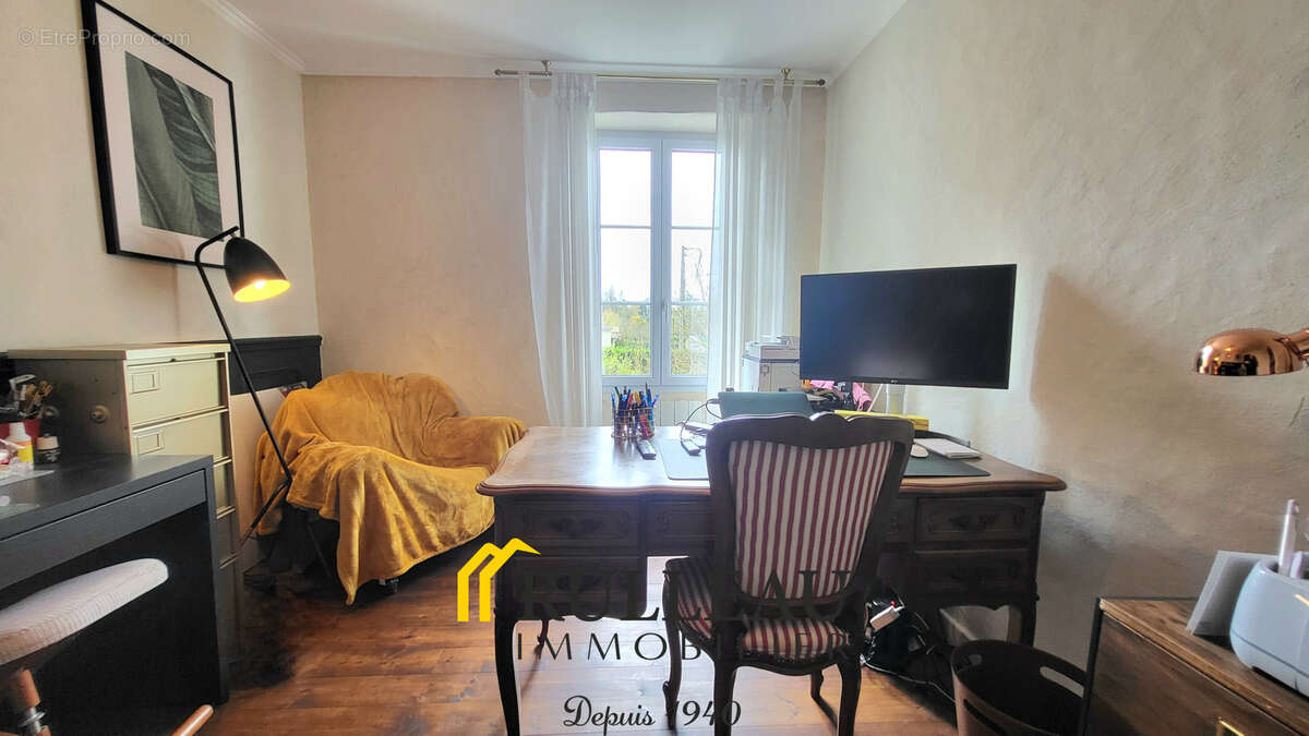 Maison à SAINT-CHRISTOLY-DE-BLAYE