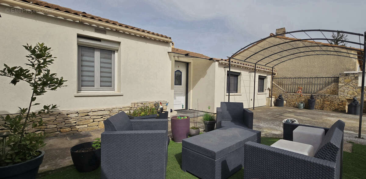 Maison à L'ISLE-SUR-LA-SORGUE