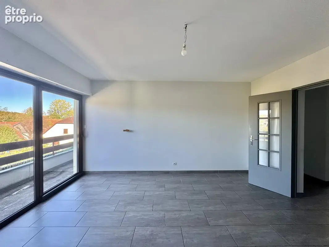 ZILLISHEIM - Centre ville, 4 pièces avec balcons, parking et cave - photo 4