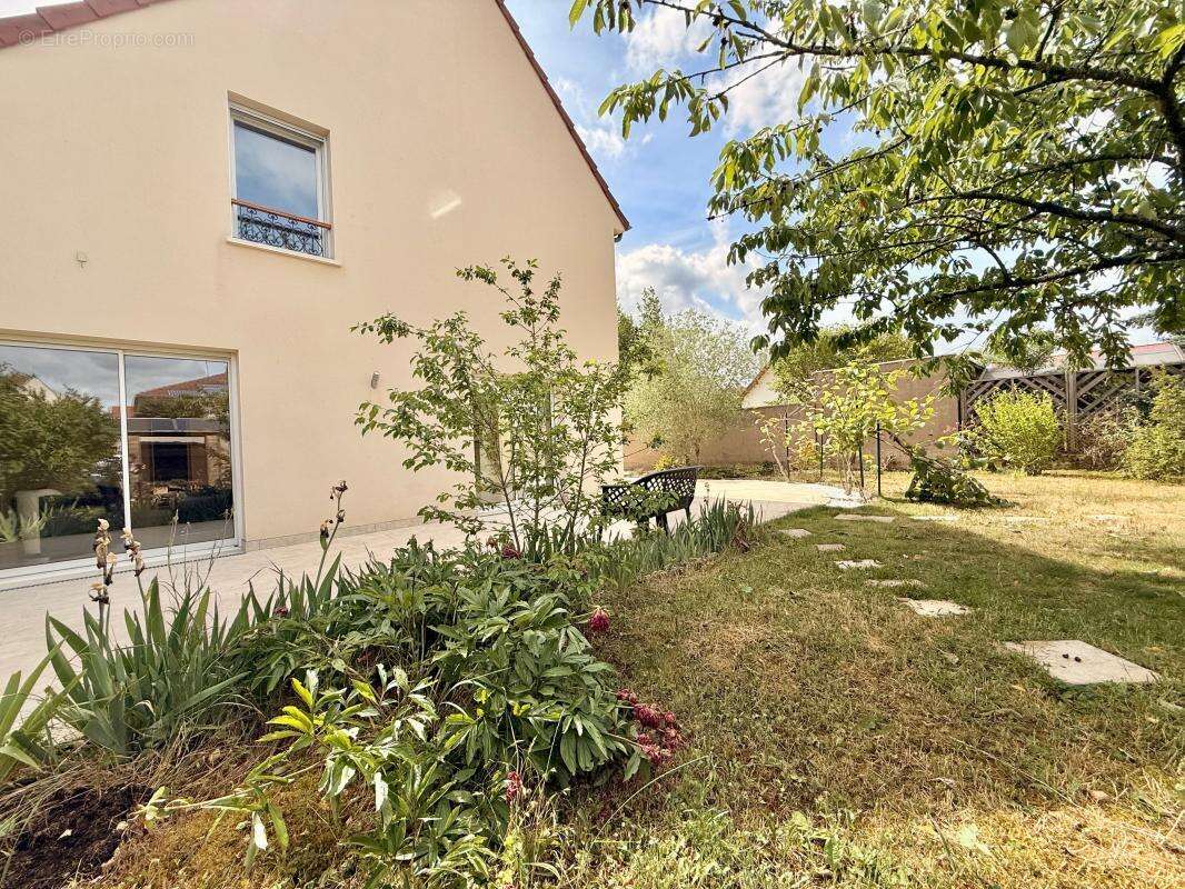 Maison familiale de 195 m² avec T2 indépendant – Calme et potentiel locatif - photo 28
