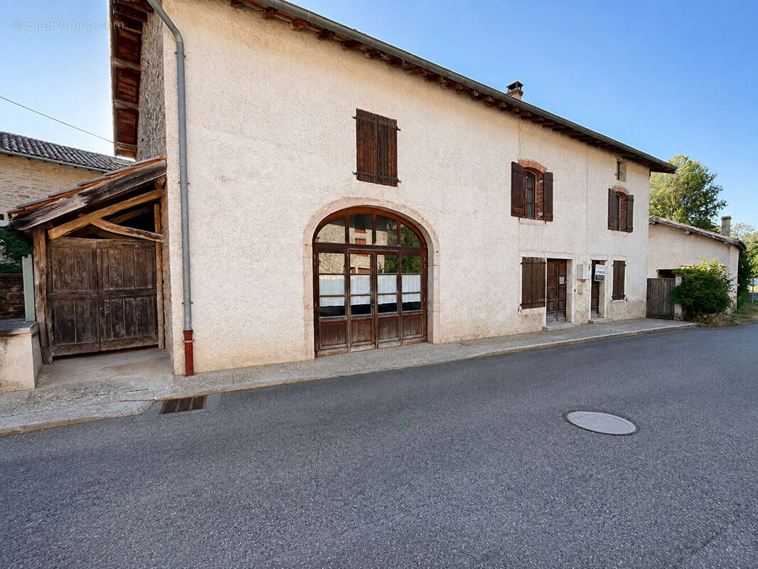 Maison à COURMANGOUX