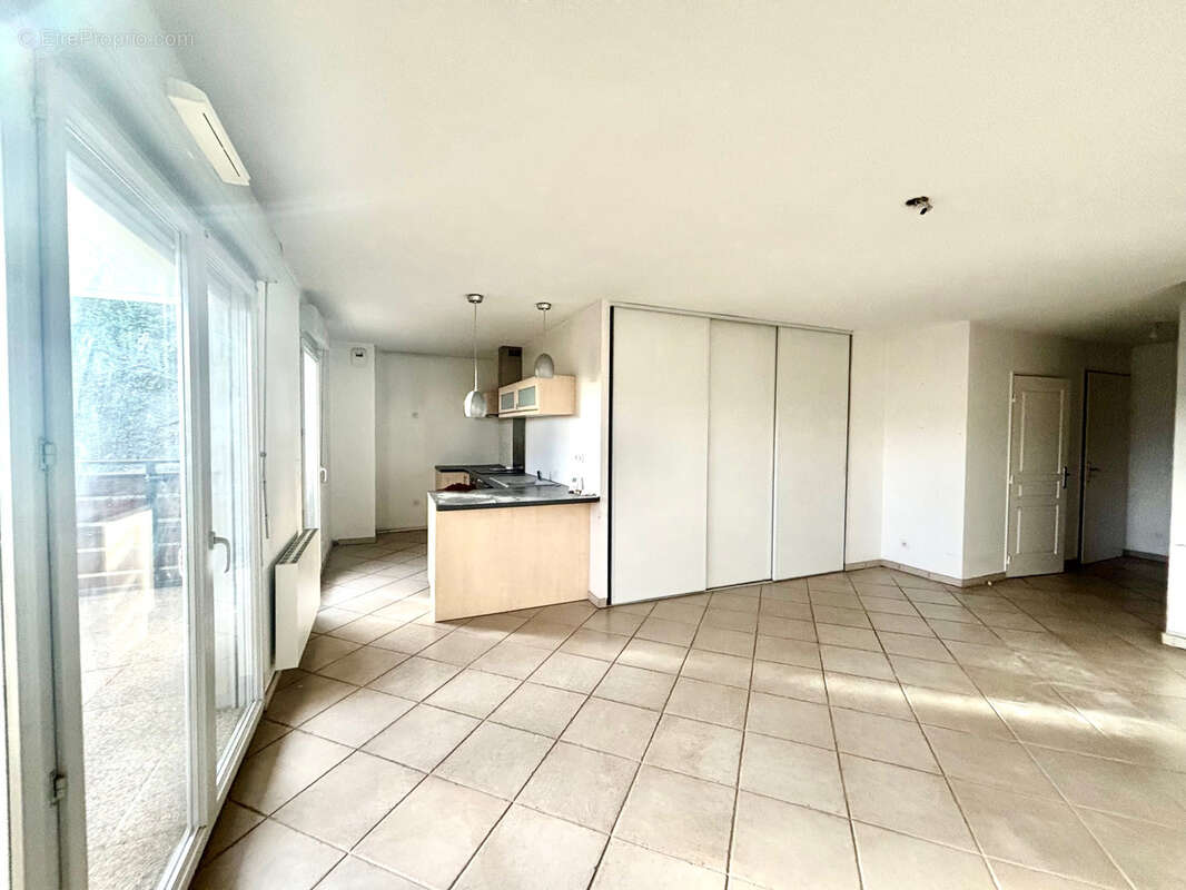 Appartement à L'ARBRESLE