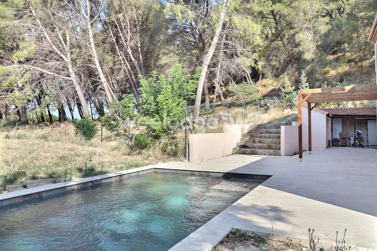 Maison à SAINT-CHAMAS