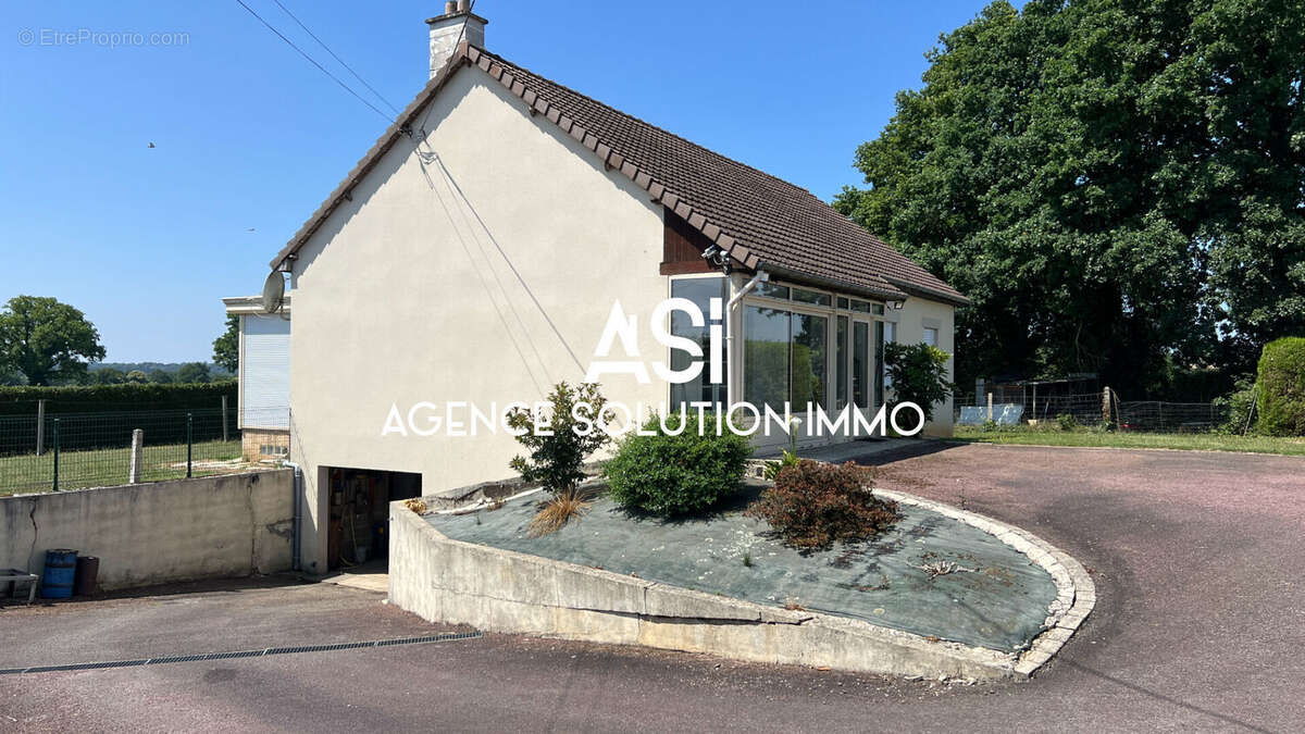 Maison à LOUPFOUGERES