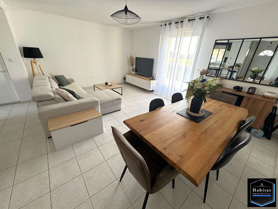 Maison à PEROY-LES-GOMBRIES