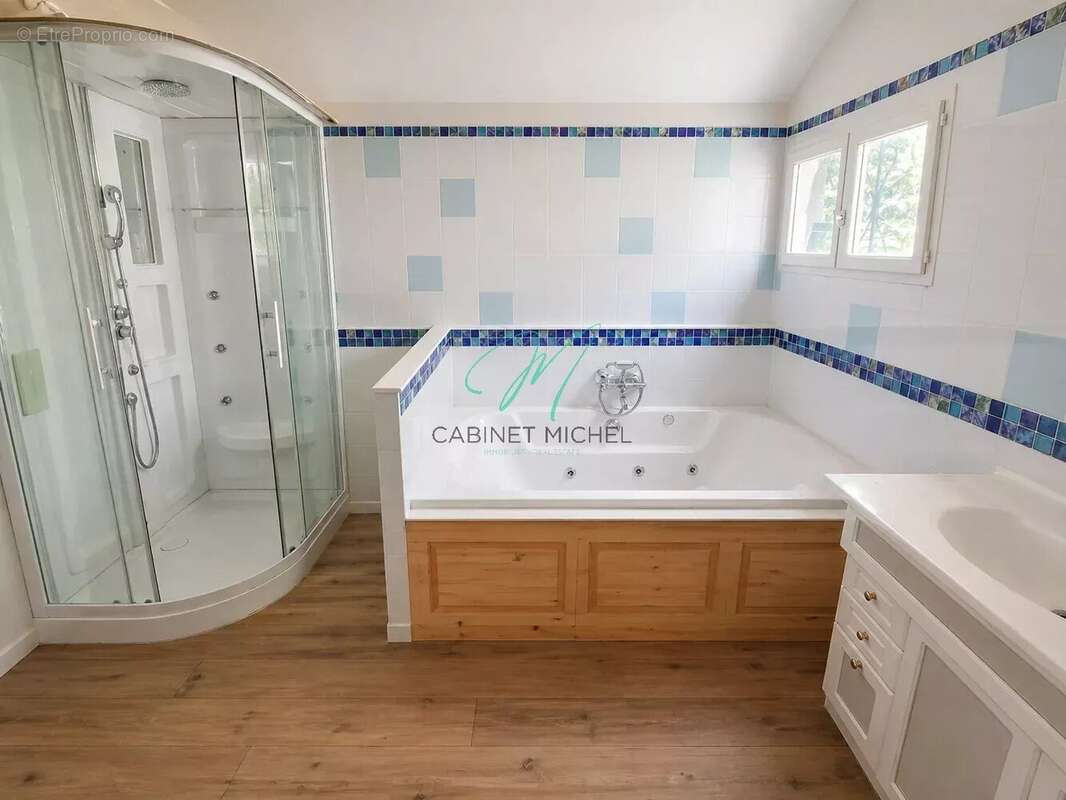 Maison à ROQUEFORT-LES-PINS