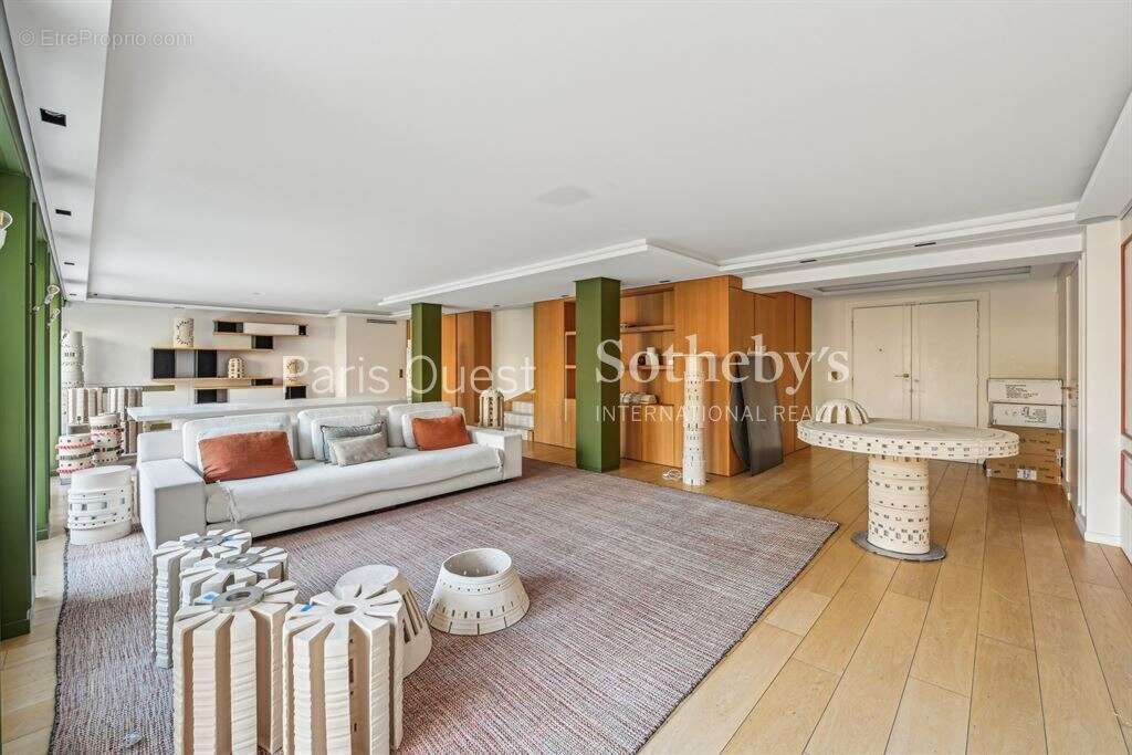 Appartement à NEUILLY-SUR-SEINE