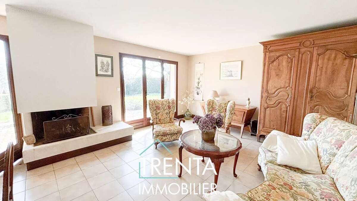 Maison à SAINT-ETIENNE-DE-CROSSEY