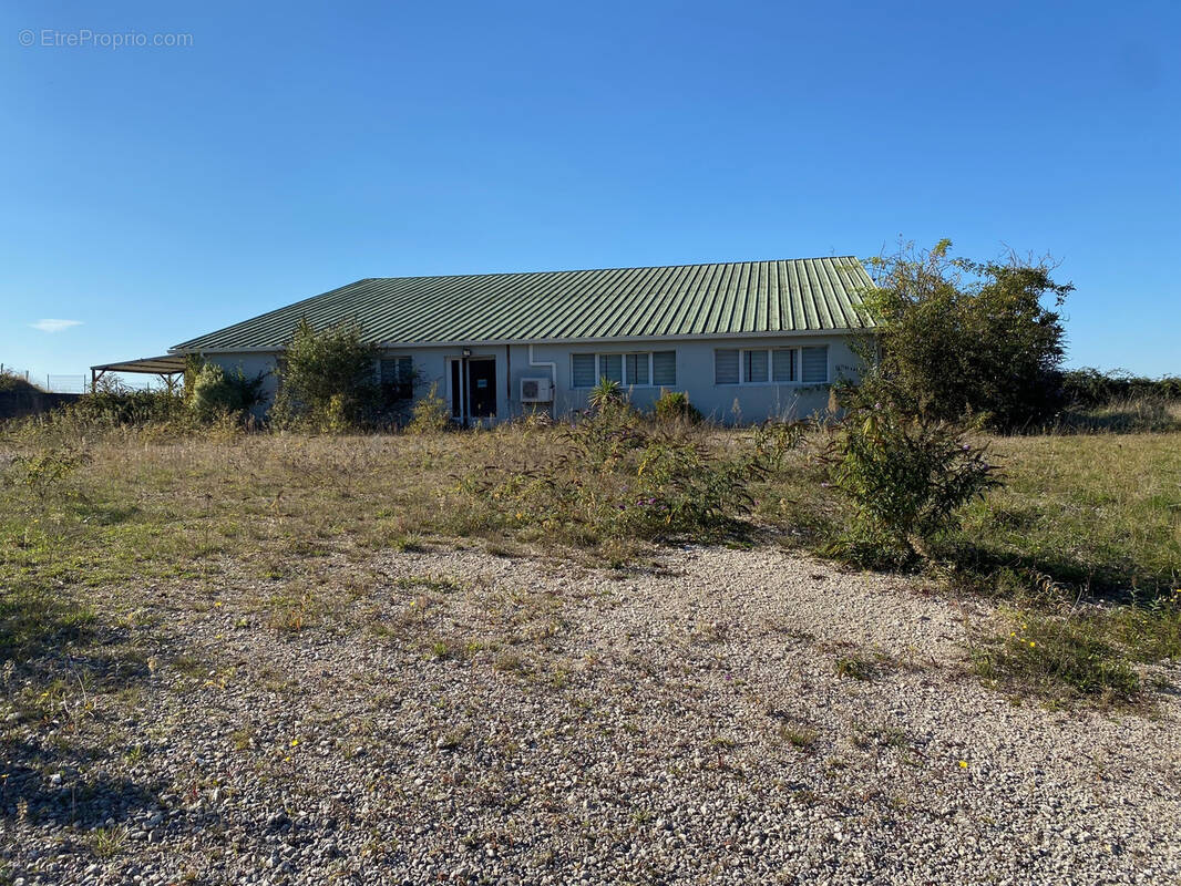 Commerce à VANXAINS