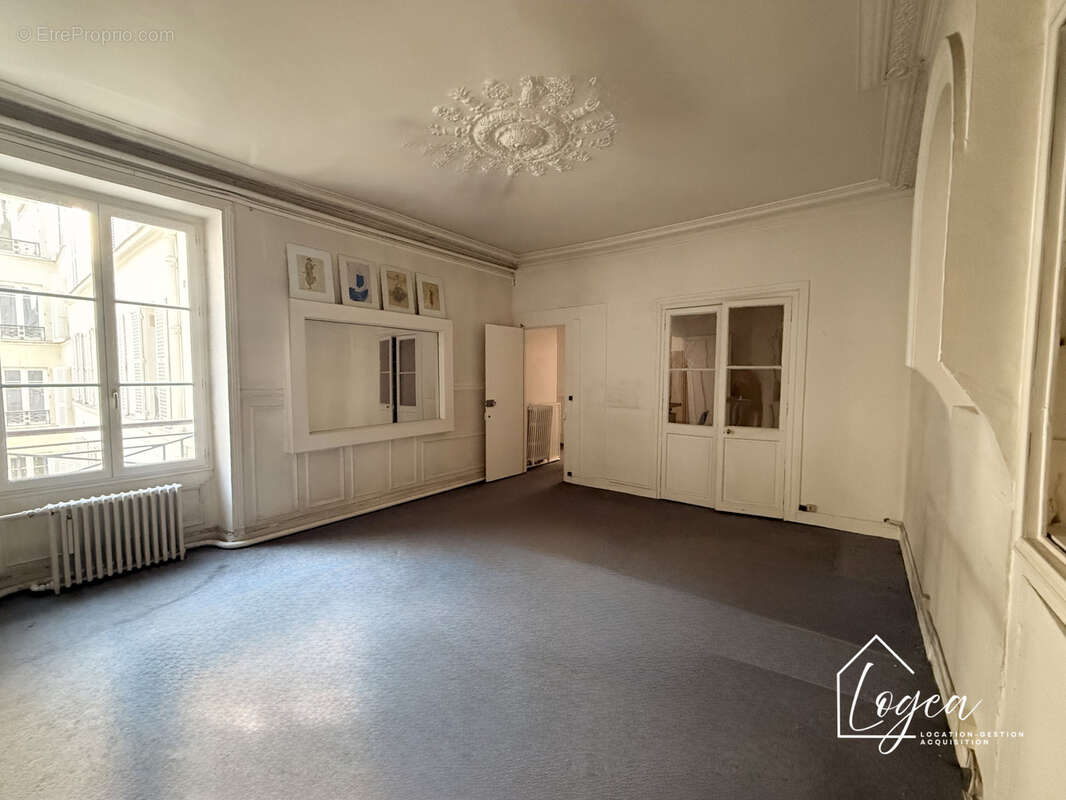 Appartement à PARIS-8E