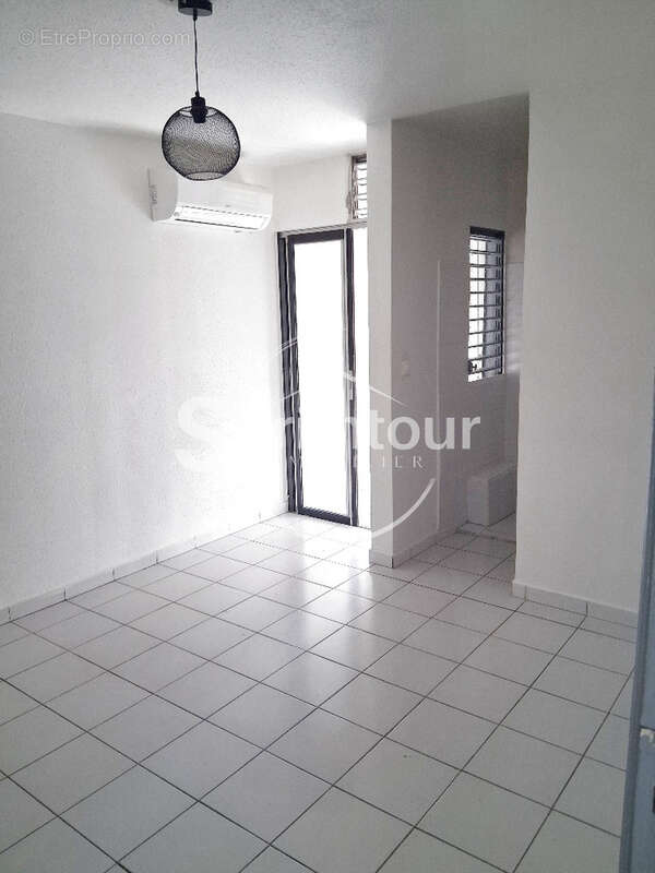 Appartement à BAIE-MAHAULT