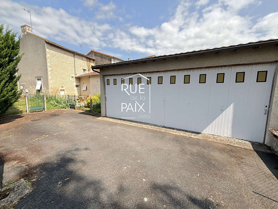 Appartement à VOUILLE