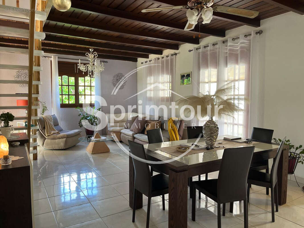 Maison à BASSE-TERRE