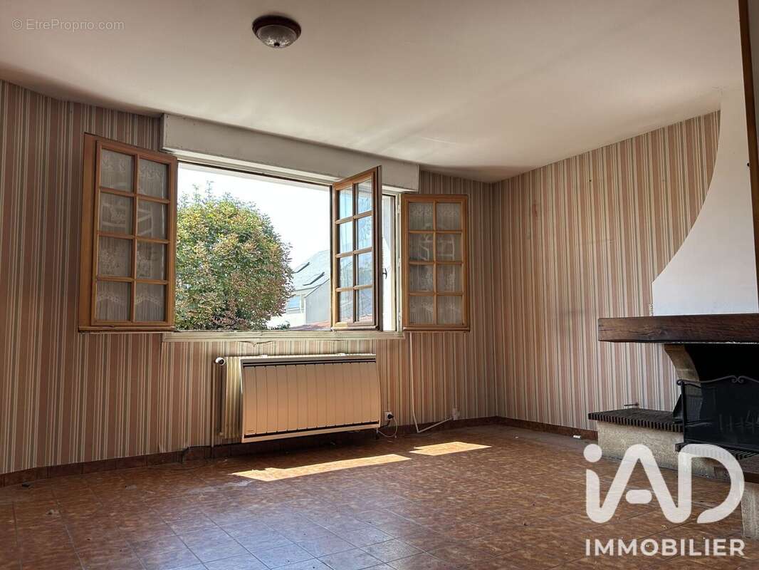 Maison 100 m² à Saint-Jean-De-La-Ruelle  - photo 5