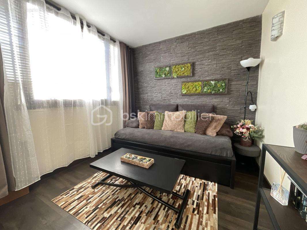 Appartement à FRESNES