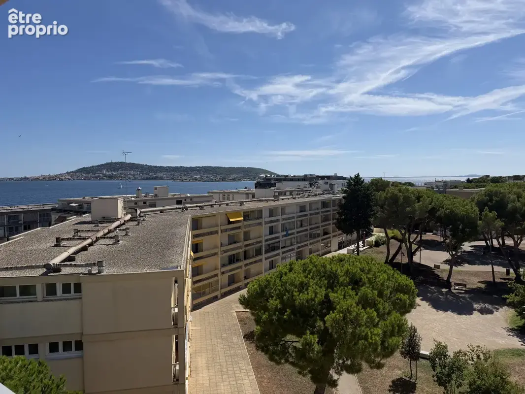 T1 dernier étage avec ascenseur et vue étang - photo 1