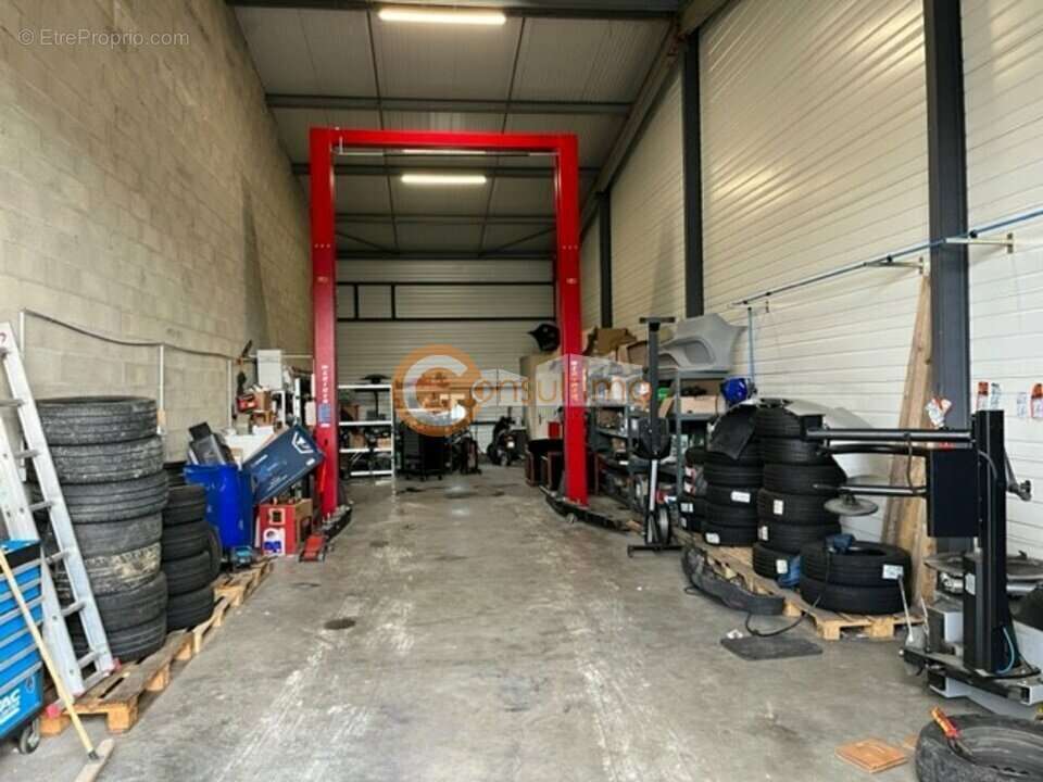 Commerce à SAINT-LOUBES