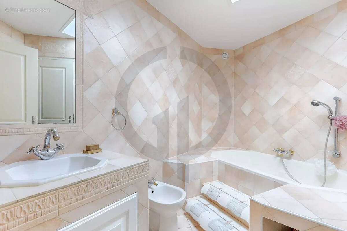 Appartement à PARIS-2E