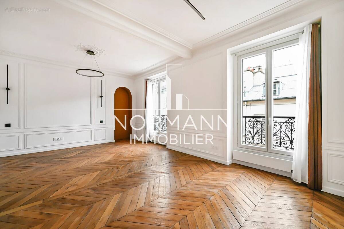 Appartement à PARIS-17E