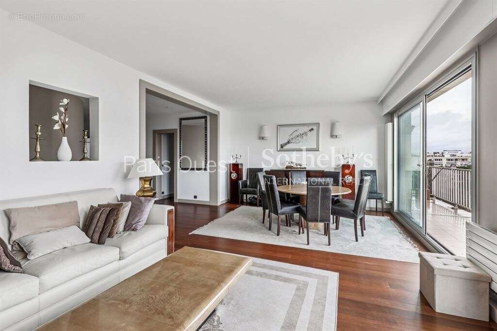 Appartement à NEUILLY-SUR-SEINE