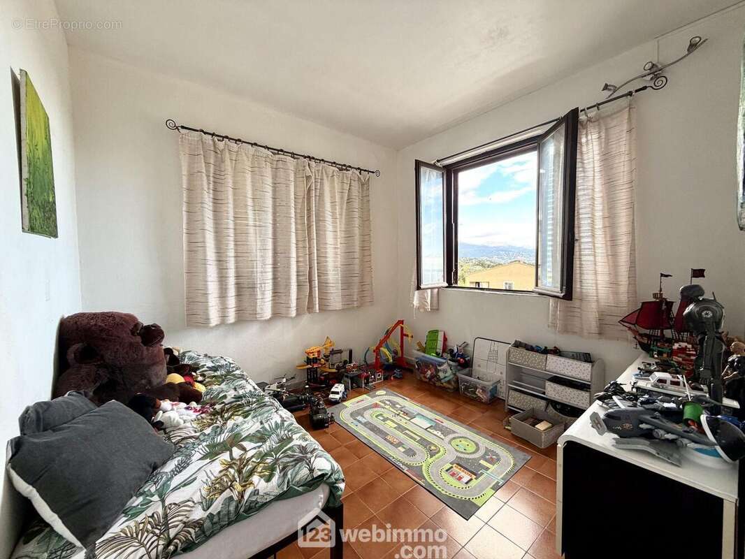 Chambre n°2 - Appartement à BIGUGLIA