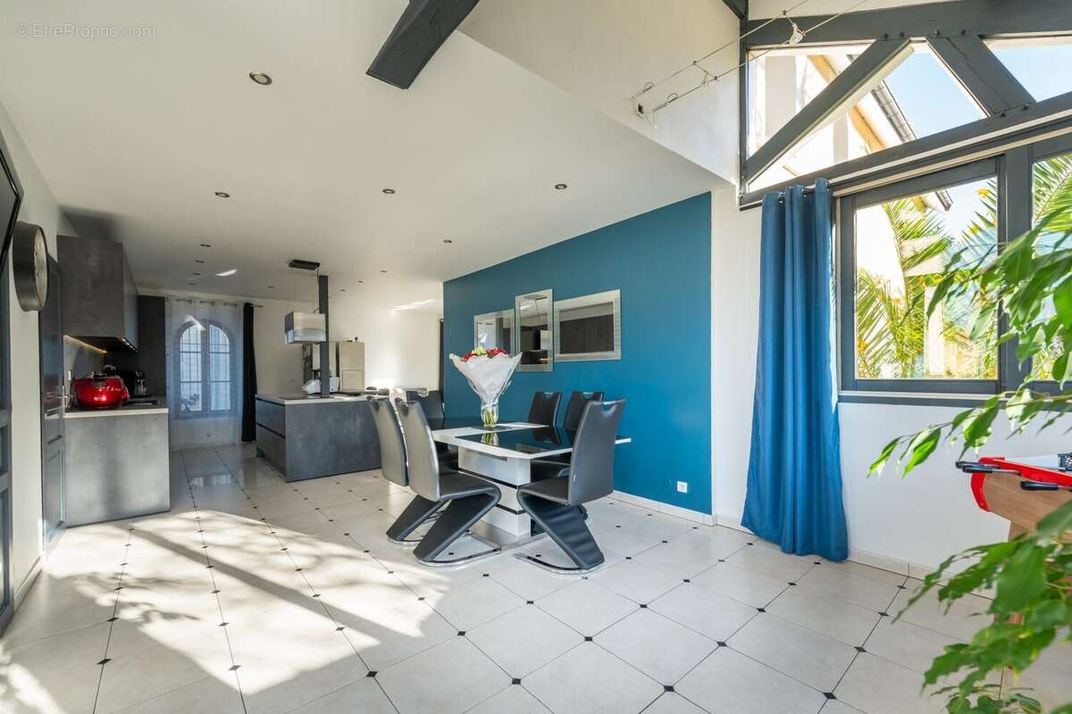 Maison à CHARMENTRAY