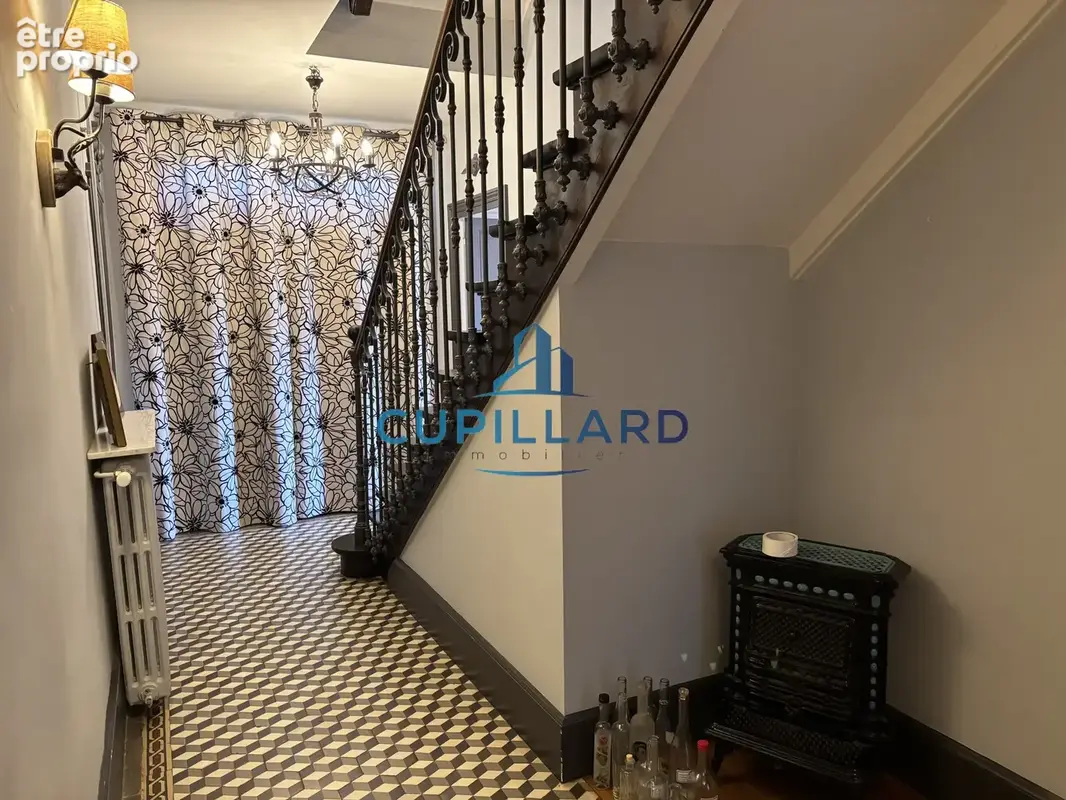 Maison de maître de 270m2 - Saint-Jean-Saint-Maurice - 3 hectares de terrain - piscine - Dépendances - photo 8