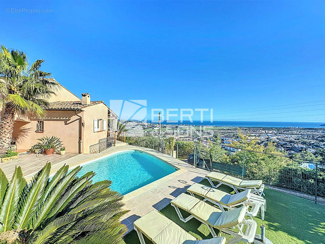 Maison à MANDELIEU-LA-NAPOULE