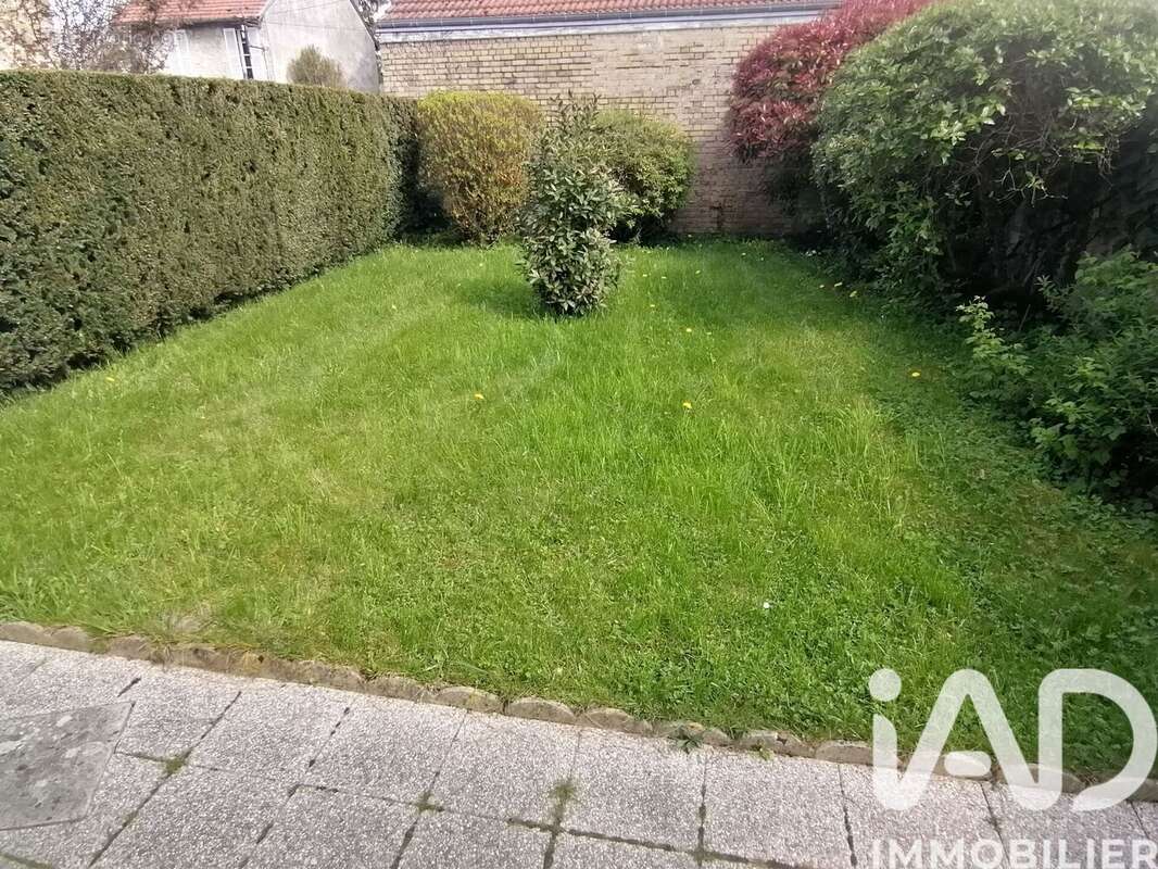 Maison 188 m² à Attigny  - photo 3