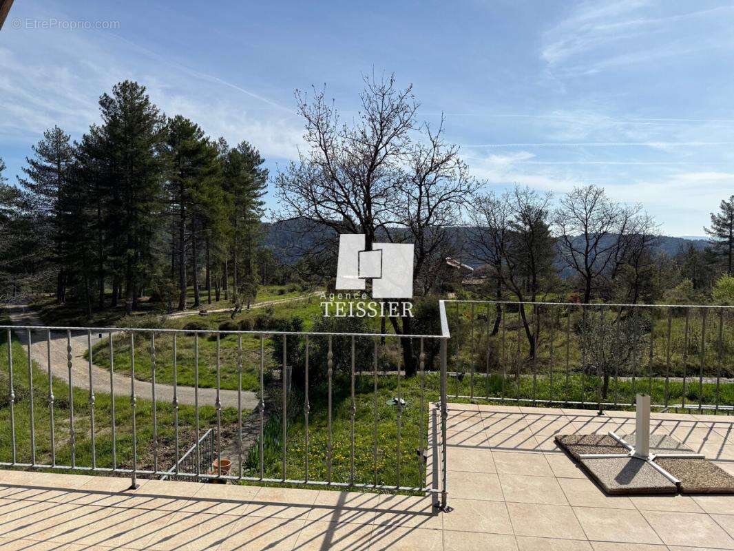 Maison à SAINT-PIERRE-SAINT-JEAN