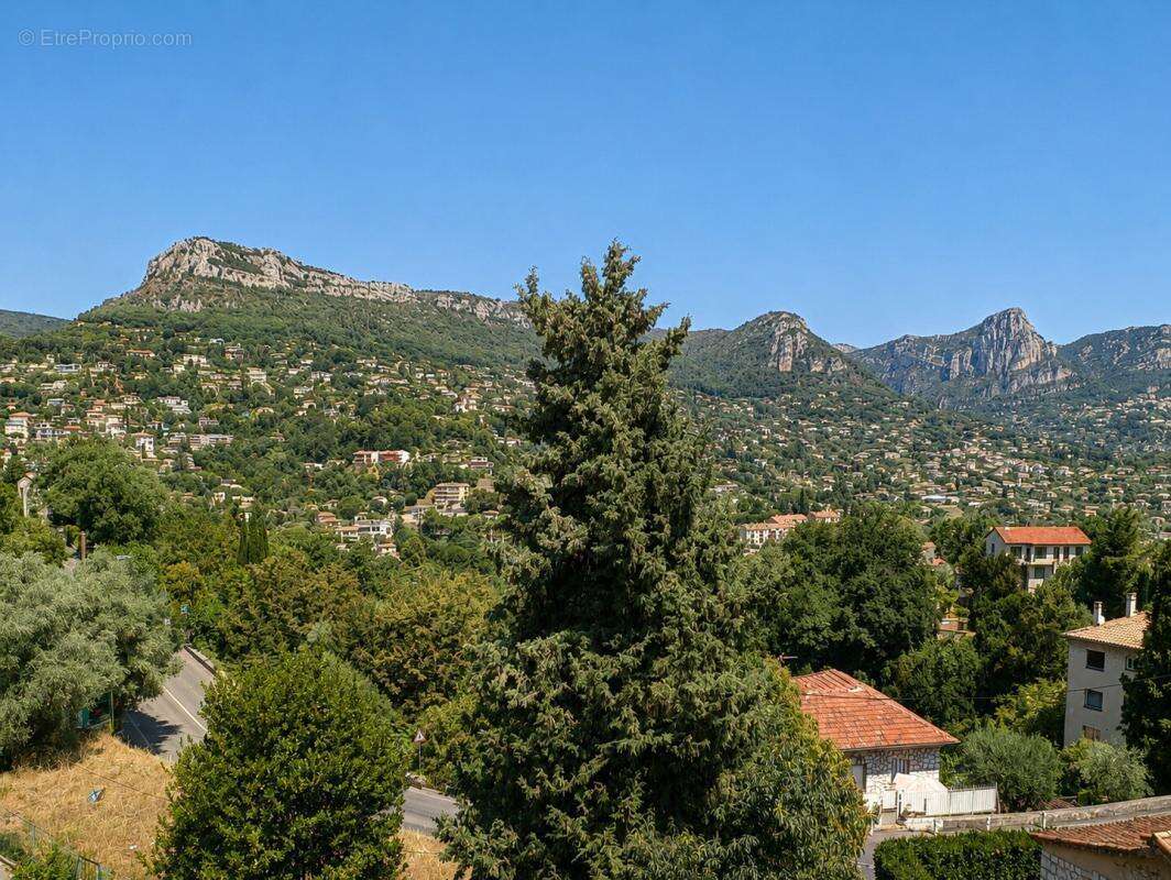 Dernier étage, terrasse, piscine, garage et cave - photo 16