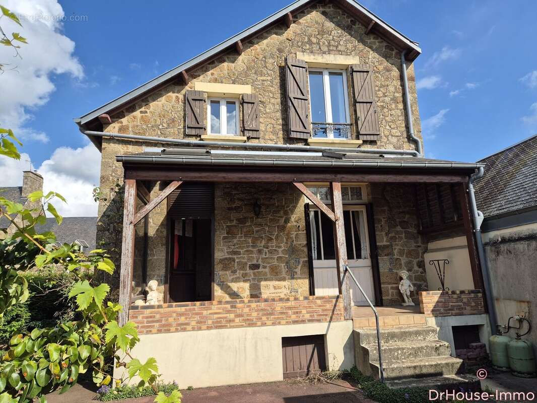 Maison à SAINT-HILAIRE-DU-HARCOUET