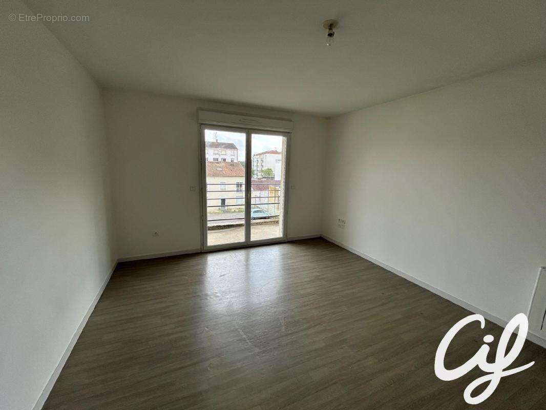 Appartement T3 Z.A.D., Z.I. Nord - 66.17 m2  149 000 Euros - photo 2
