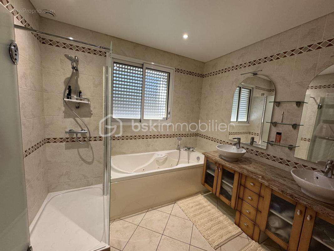 Maison 320 m² à Mortagne-Sur-Sevre  - photo 15